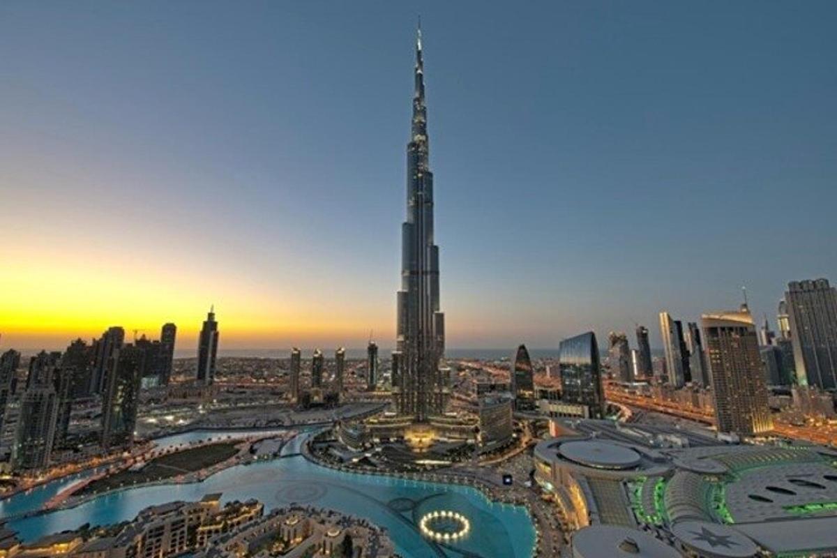 Pohled na panorama Dubaje při západu slunce