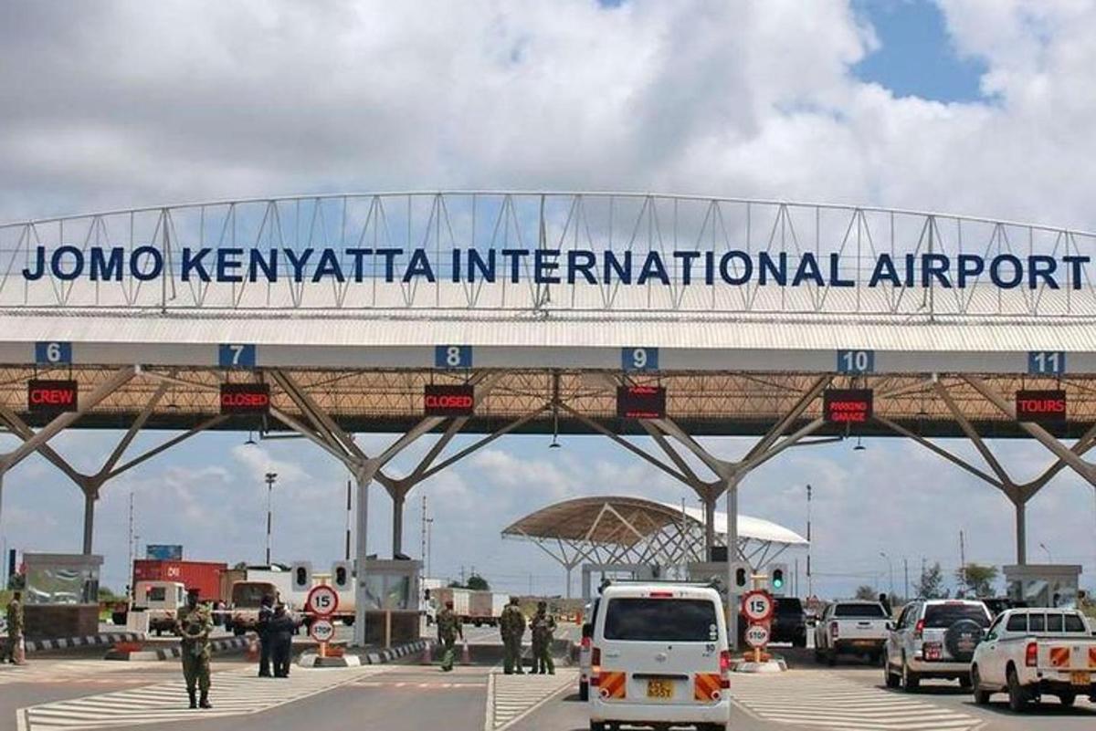 μια πινακίδα που γράφει τεχνητό διεθνές αεροδρόμιο Kyrkan της Κορέας