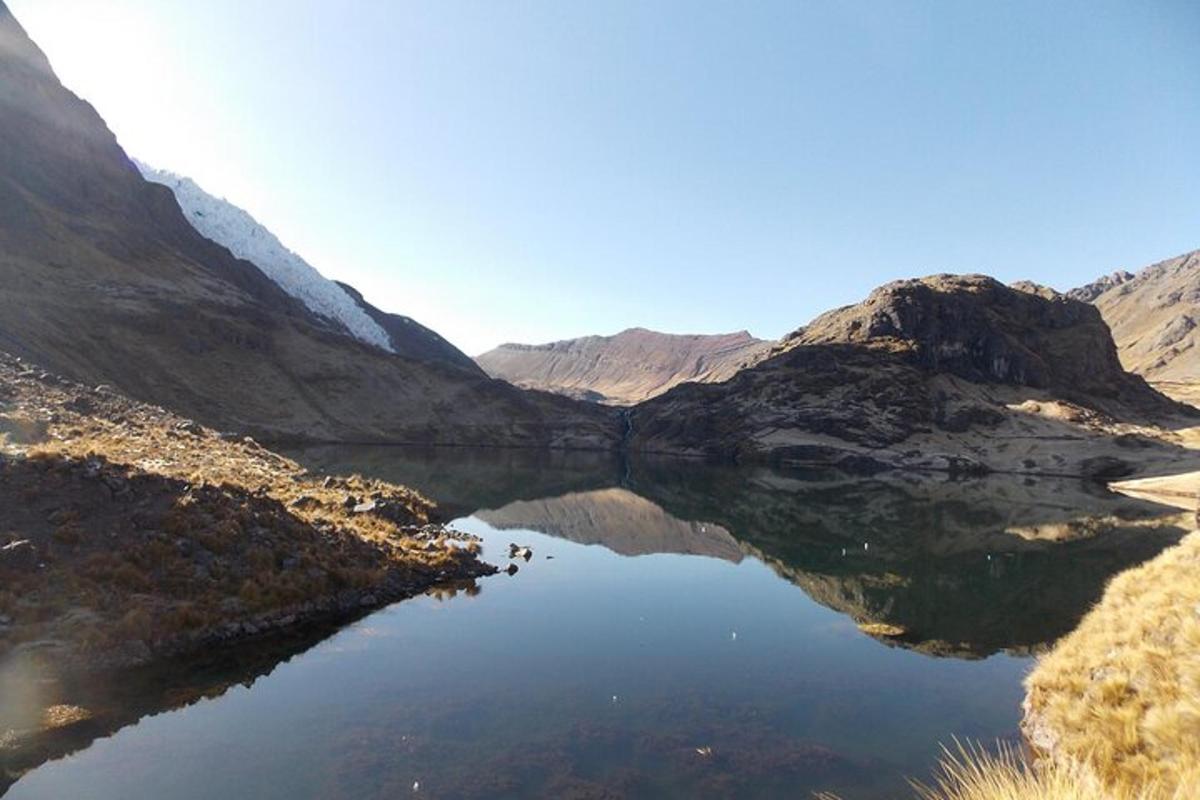 a body of water in the middle of a mountain