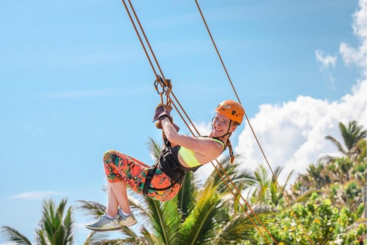 egy nő zipline-on lovagol