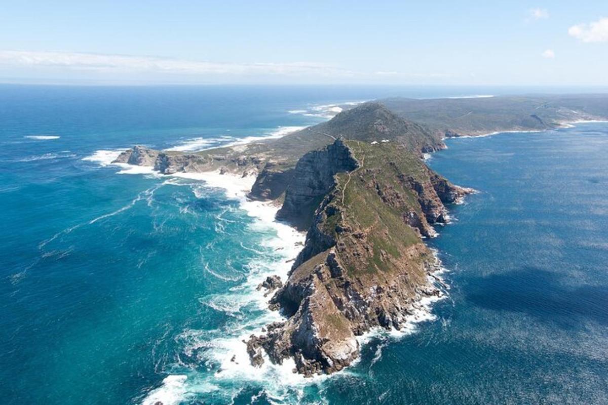 vista aèria d'una illa a l'oceà