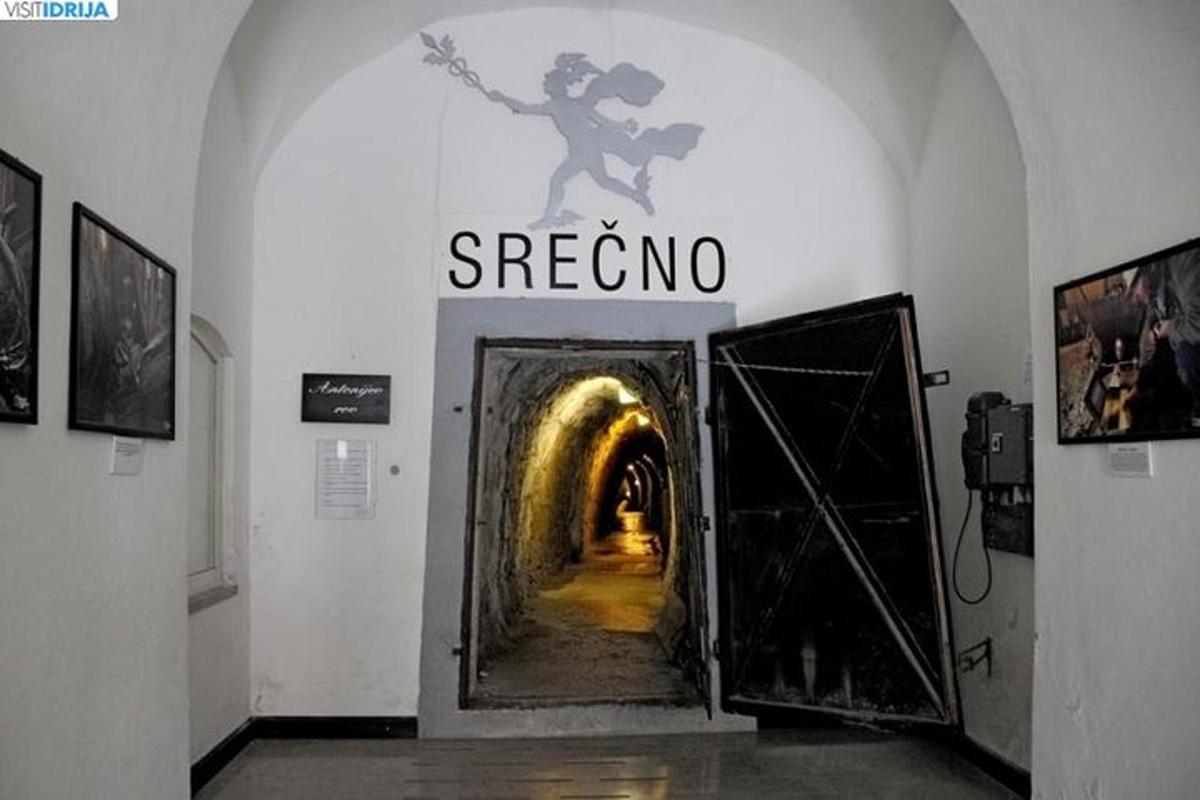 Un túnel con un cartel que dice Steamo en la pared.