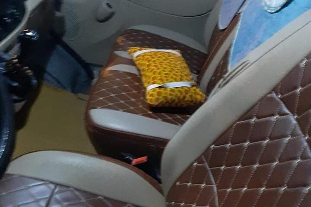autosedačka v autě s kuřím okem