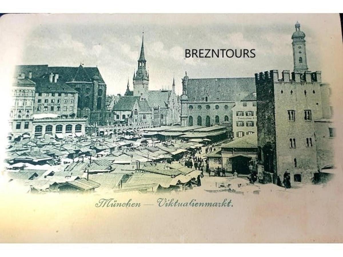 stará černobílá fotografie města
