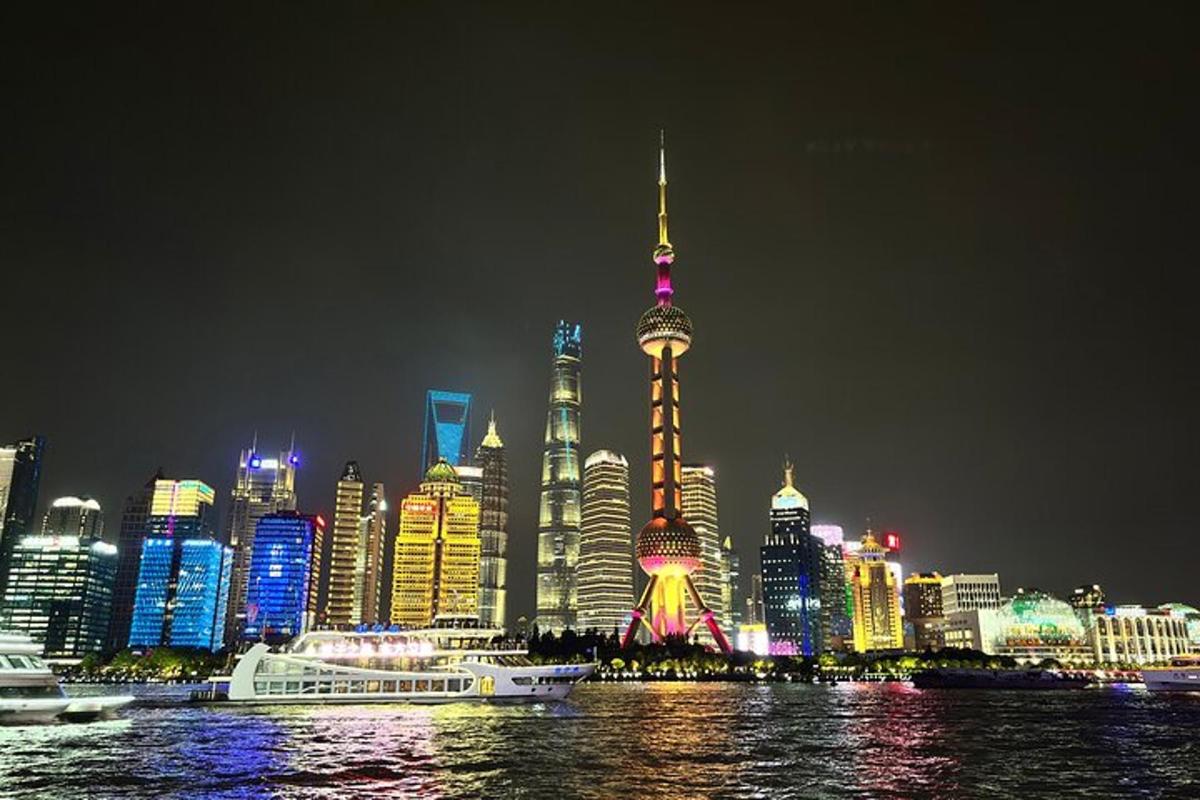 高楼林立的城市夜景