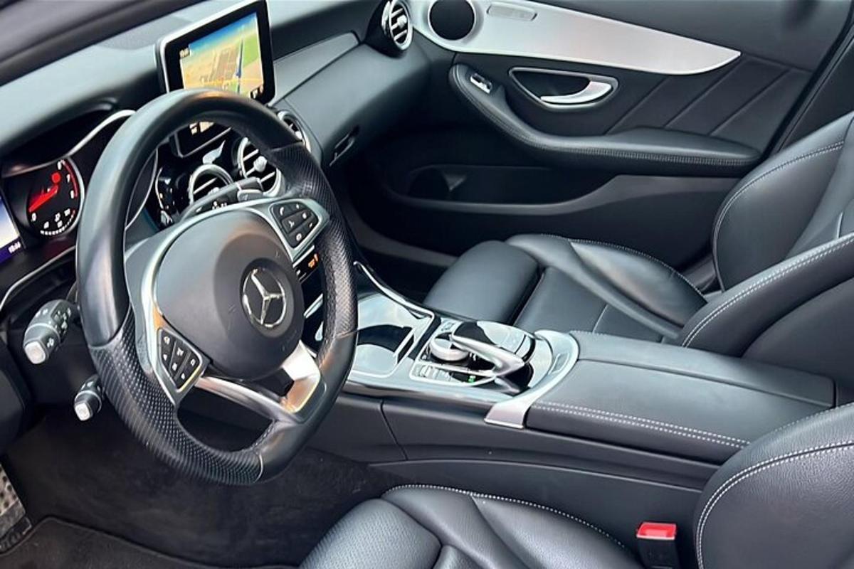 detail volantu vozu Acedes Benz