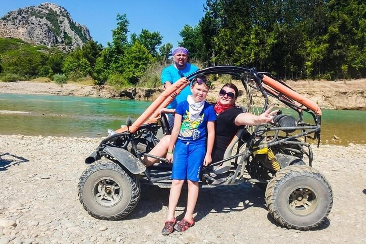 dalawang matanda at isang bata na nakatayo sa tabi ng isang four wheeler