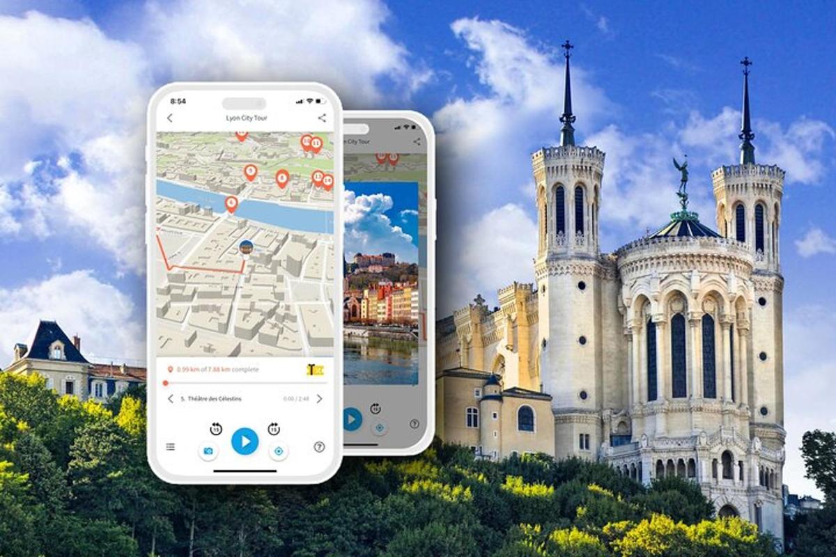 két mobiltelefon egy épület mellett egy térképpel