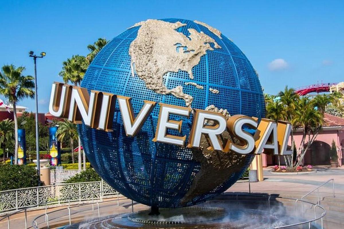 isang malaking palatandaan para sa unibersal na studio globe