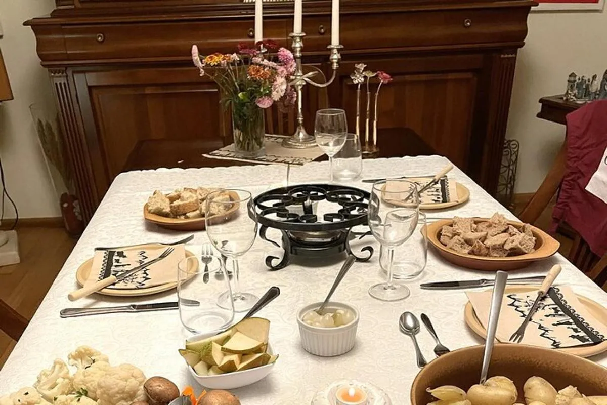 Dîner traditionnel suisse: Fondue au fromage, entrées et dessert – photo 3