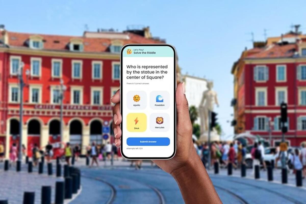seseorang memegang iphone di hadapan sebuah bangunan