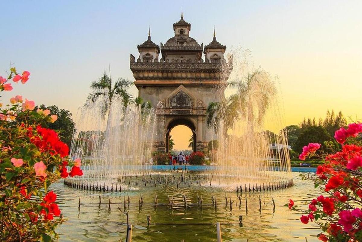 air pancut di hadapan bangunan dengan menara