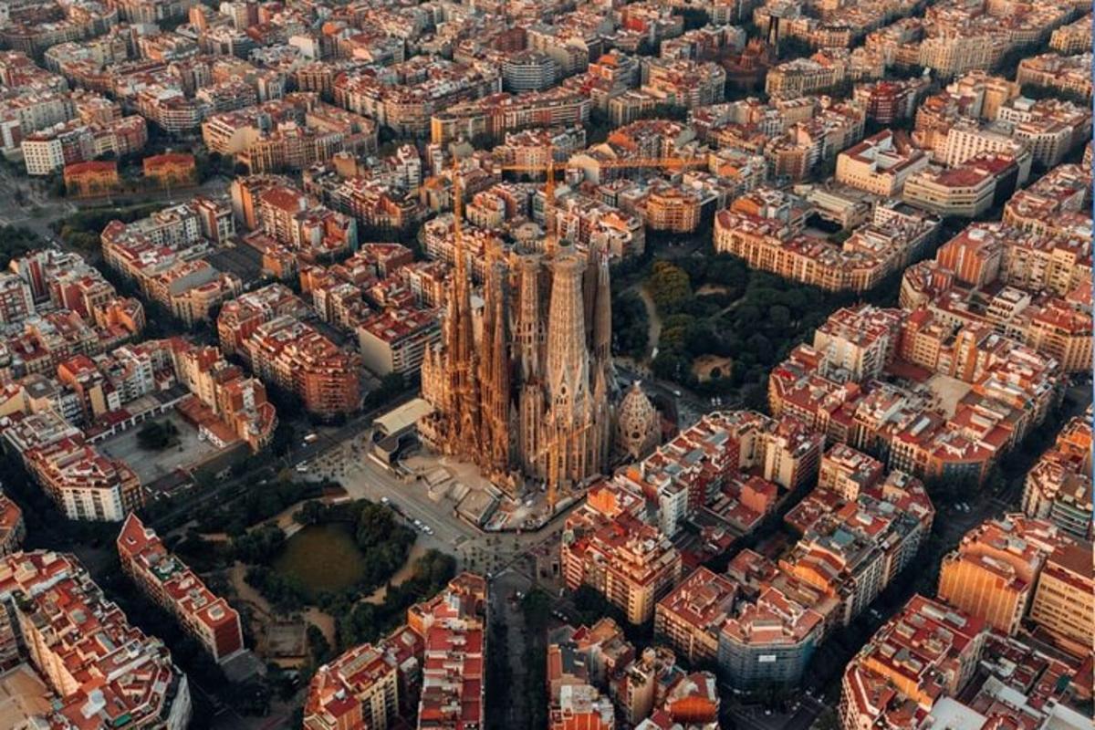 vista aèria d'una ciutat amb edificis alts