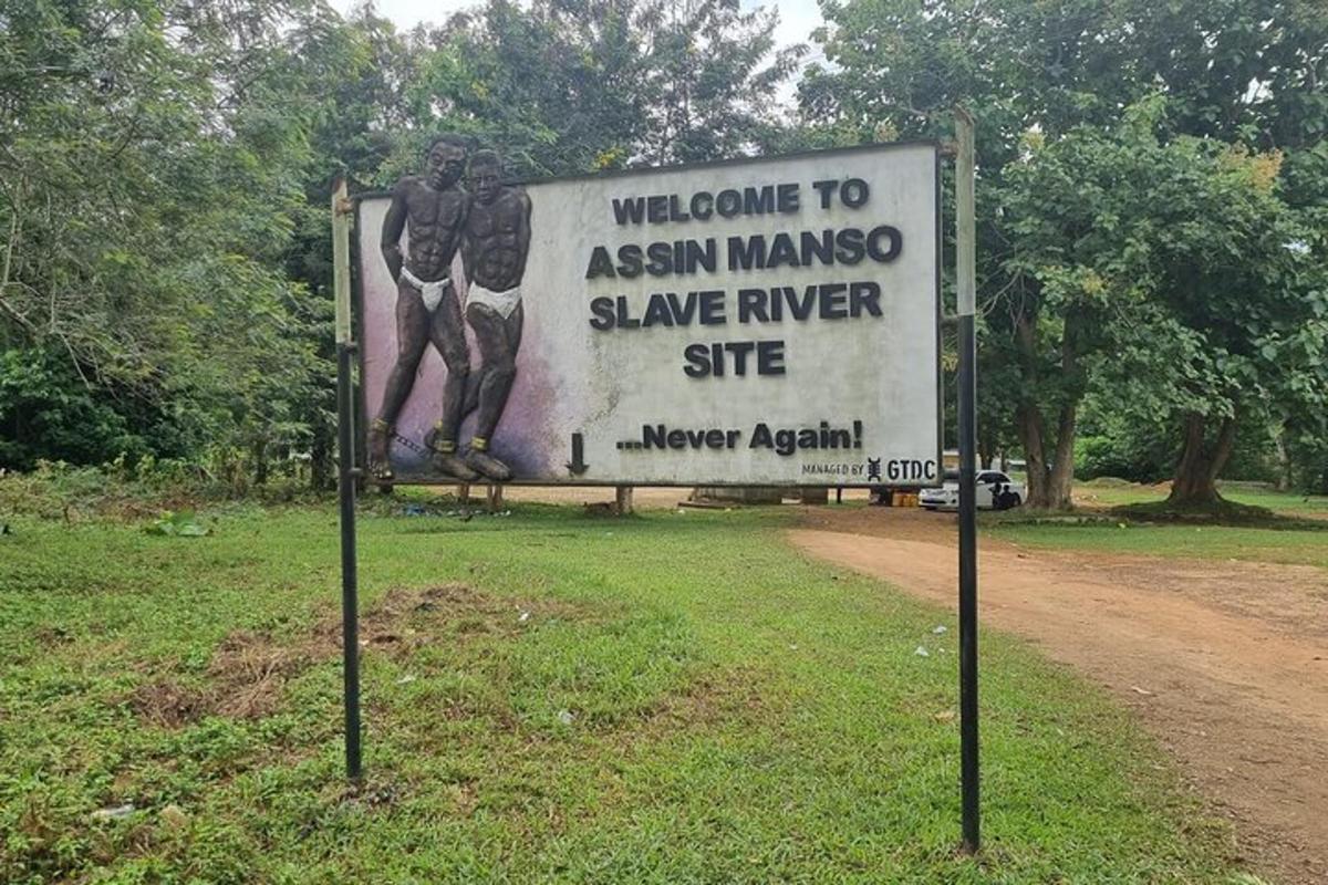cedule s nápisem „Vítejte na stránkách Asianuminati Shave River“