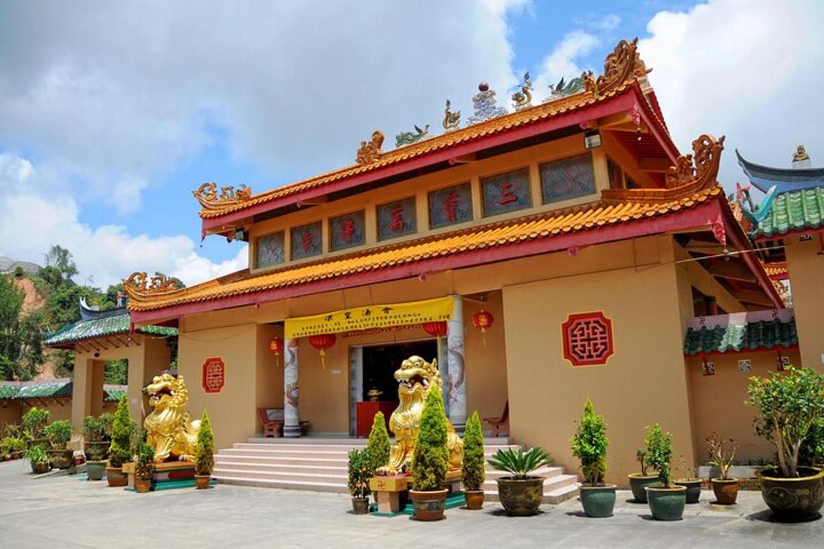 a building with two lions in front of it