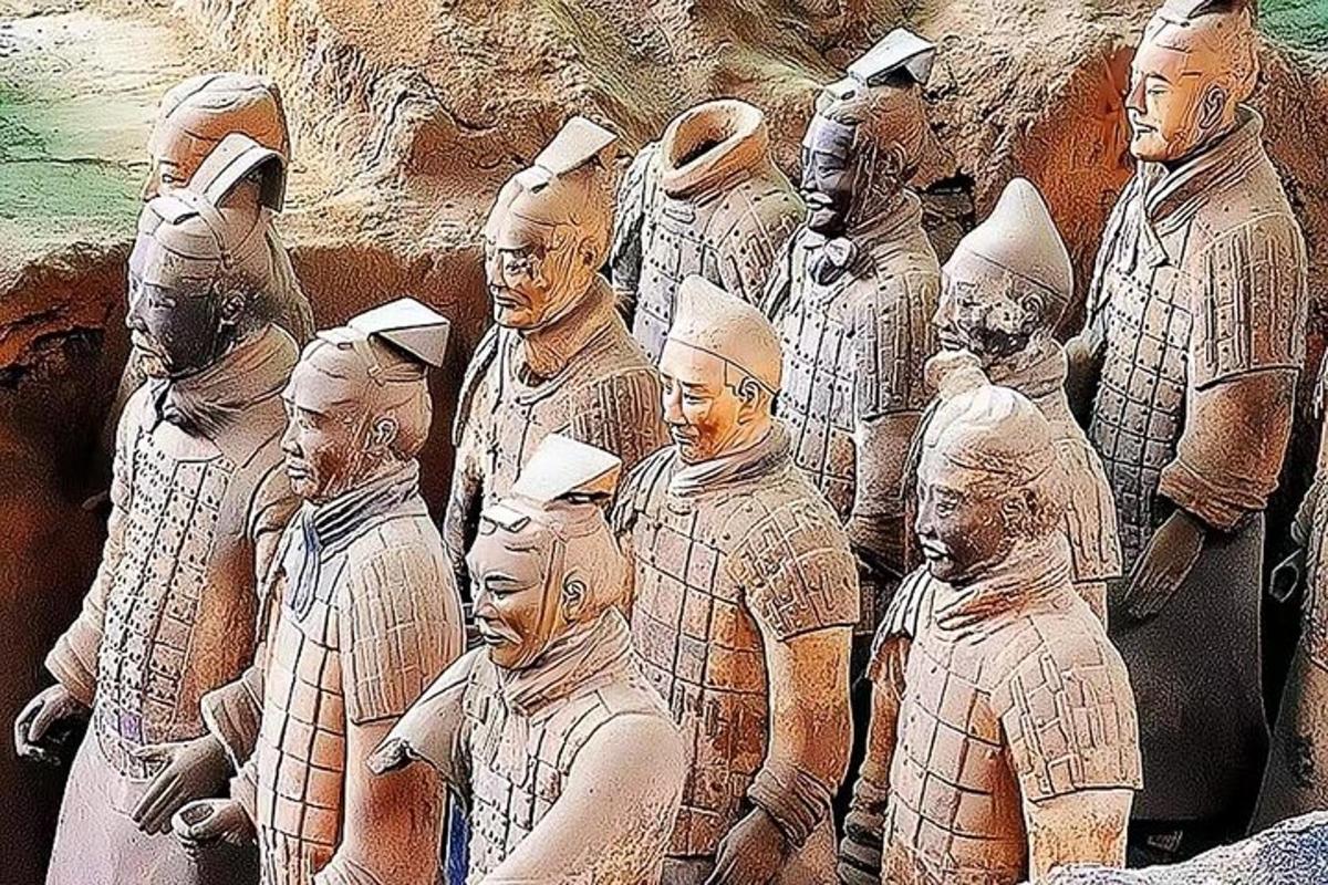 墙上的一组人物雕像