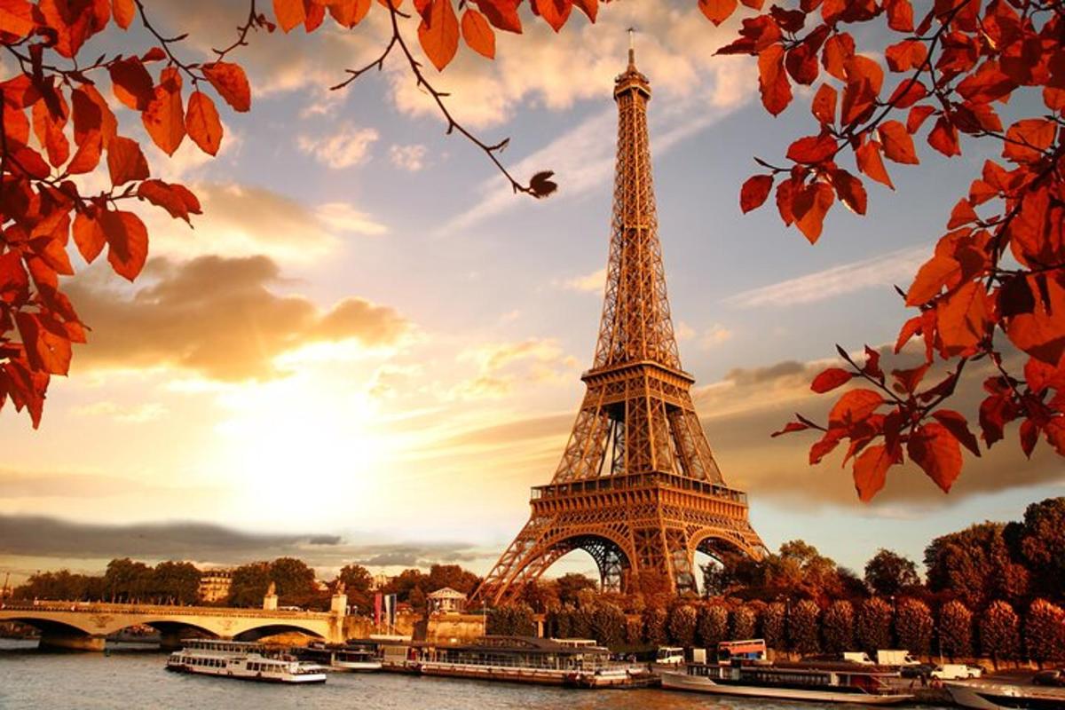 kilátás az Eiffel-toronyra naplementekor