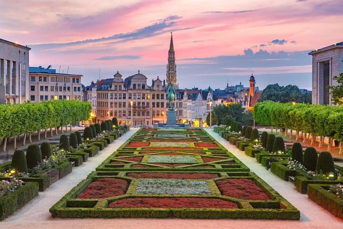 uma vista da cidade de Lyon ao pôr do sol