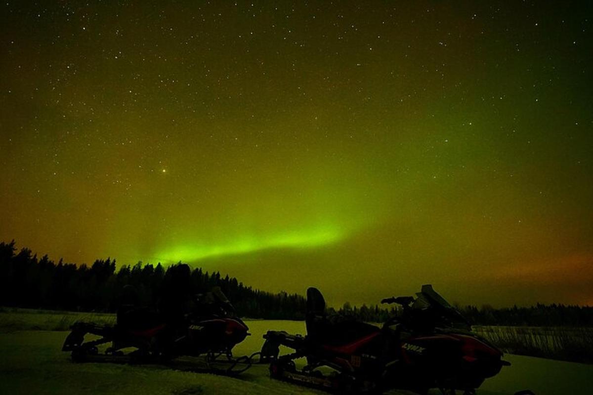 an image of the northern lights in the sky