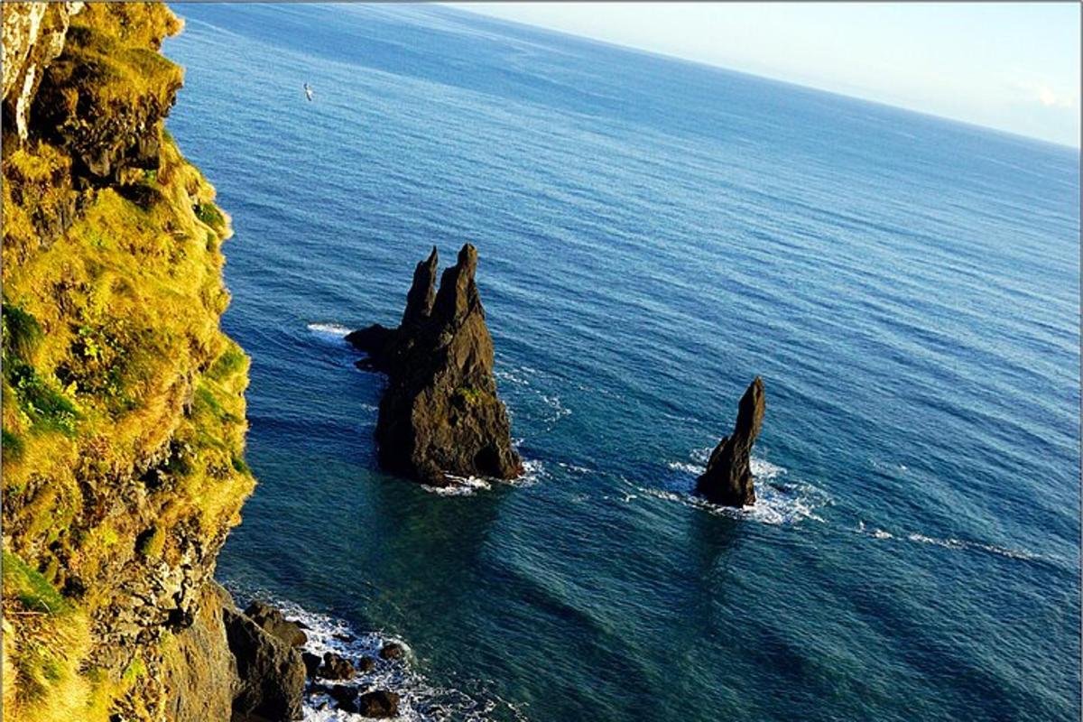 zračni pogled na nekatere skale v oceanu