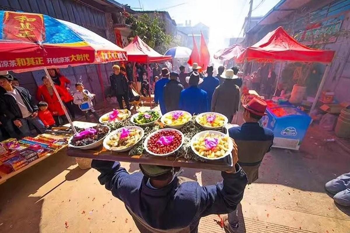 a man carrying a tray of food in a market