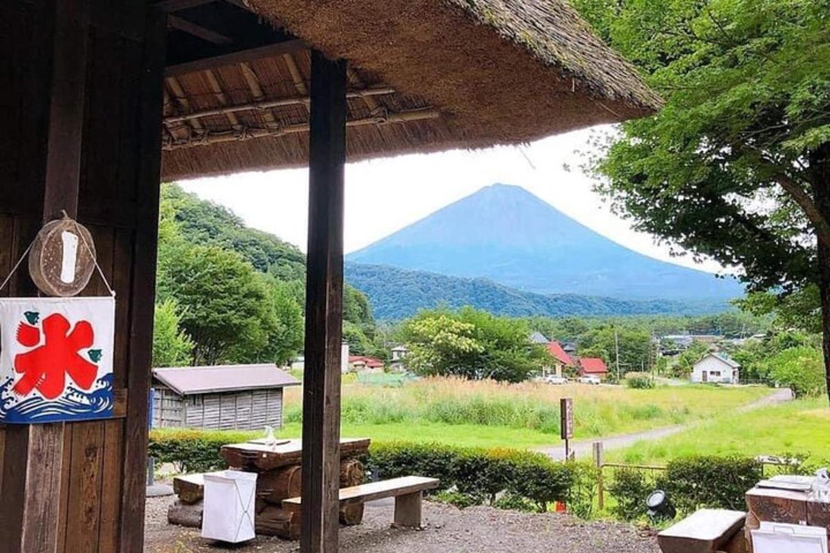 一间可以看到山景的小屋