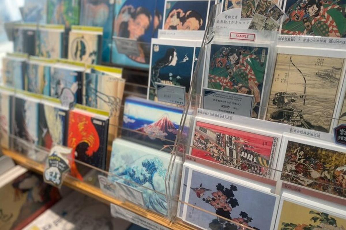 μια δέσμη βιβλίων σε έκθεση σε ένα κατάστημα