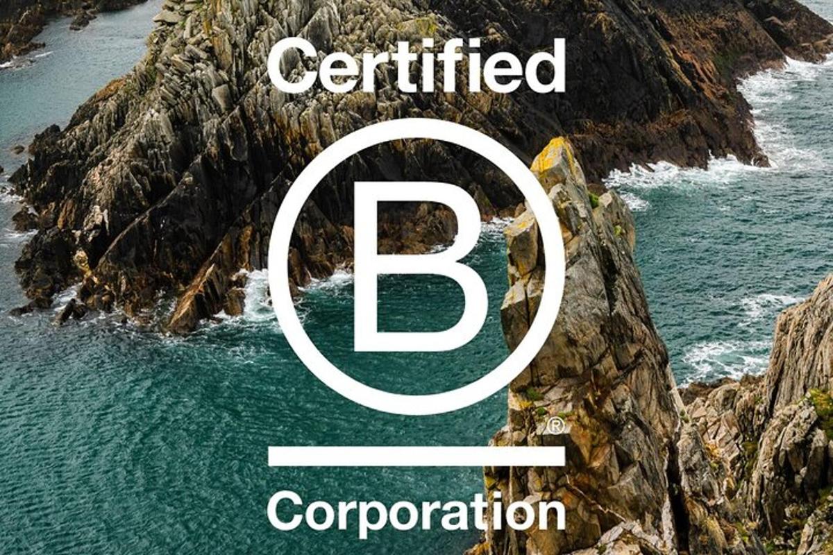 un'immagine di una montagna con la scritta coordinamento certificato