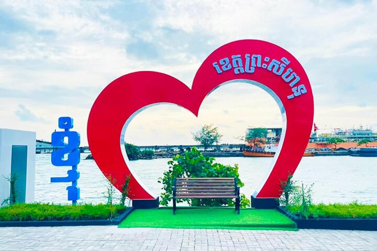 una panchina con un cartello a forma di cuore davanti a un fiume