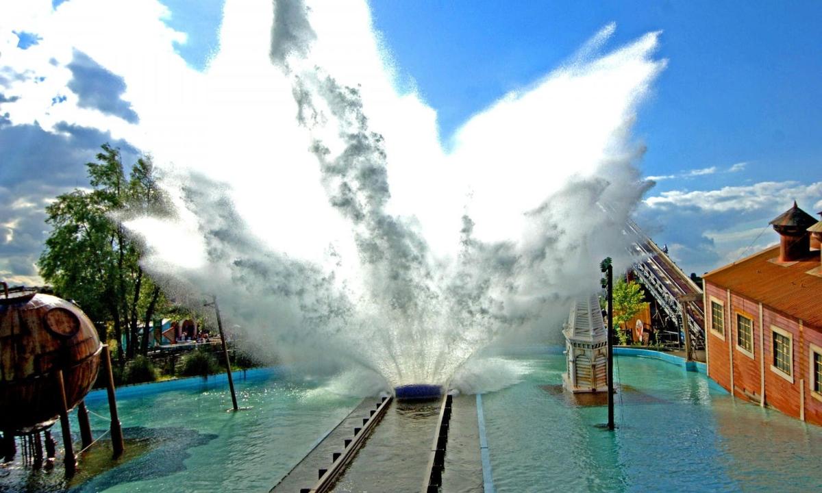 a fountain in the water at an amusement park