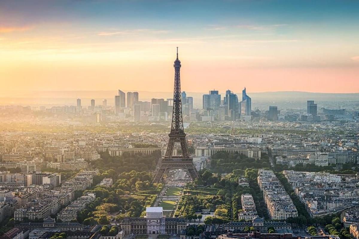 una vista aerea della torre Eiffel