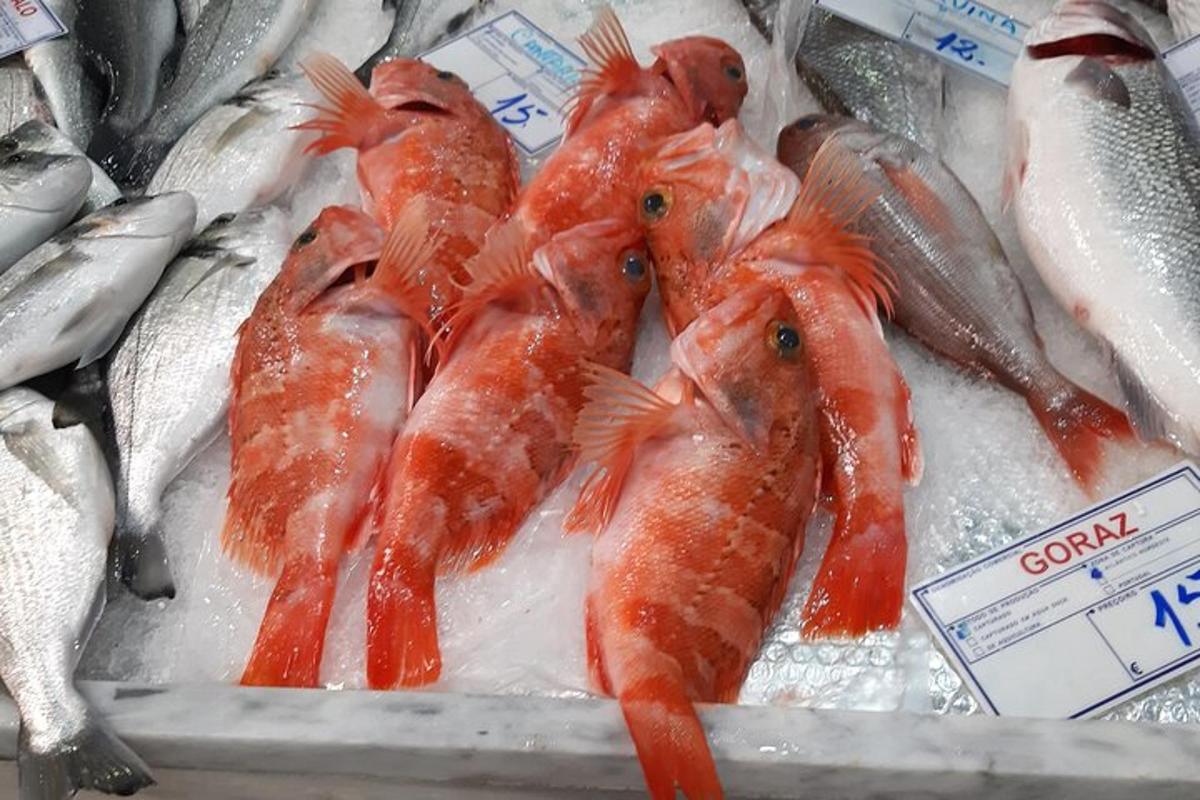 a group of shrimp on display at a fish market