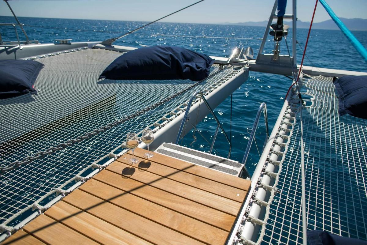 paluba lodi ve vodě