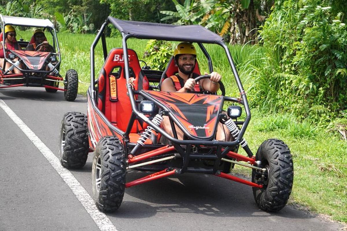 isang lalaking nagmamaneho ng four wheeler sa isang kalsada