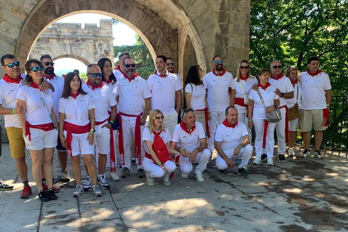 a group of people posing for a picture in front of an arch