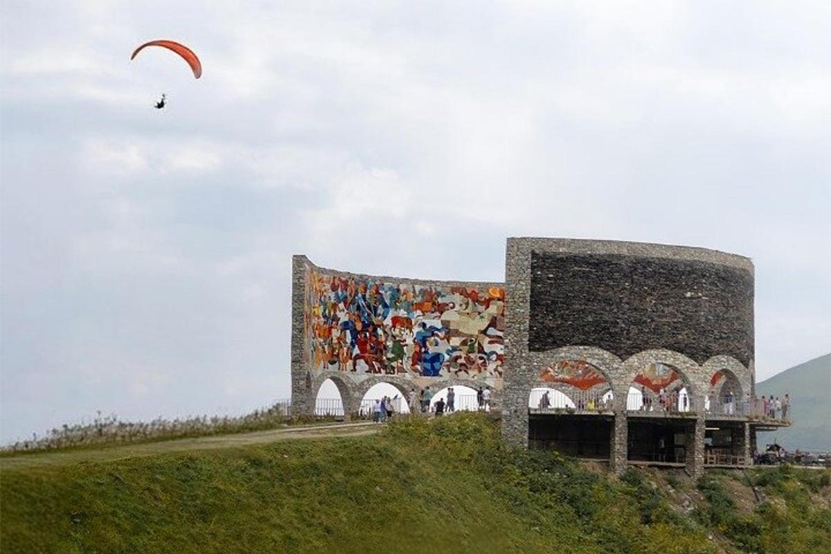 hoone, mille küljel on seinamaaling