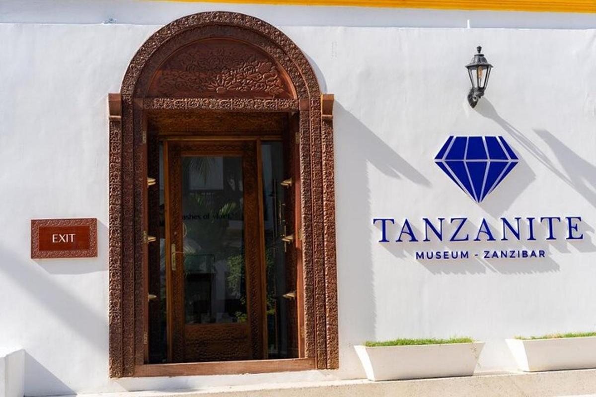 علامة على جانب المبنى