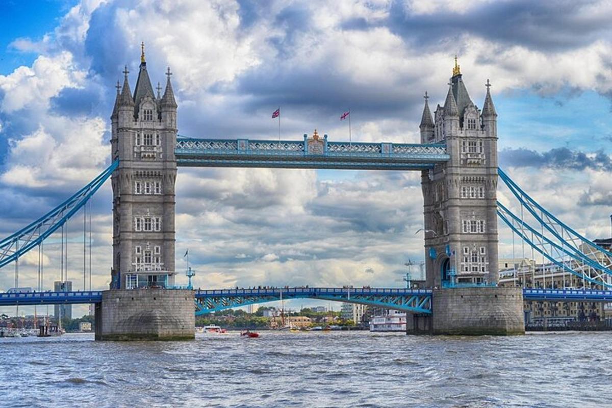hengibrú yfir vatnið í London