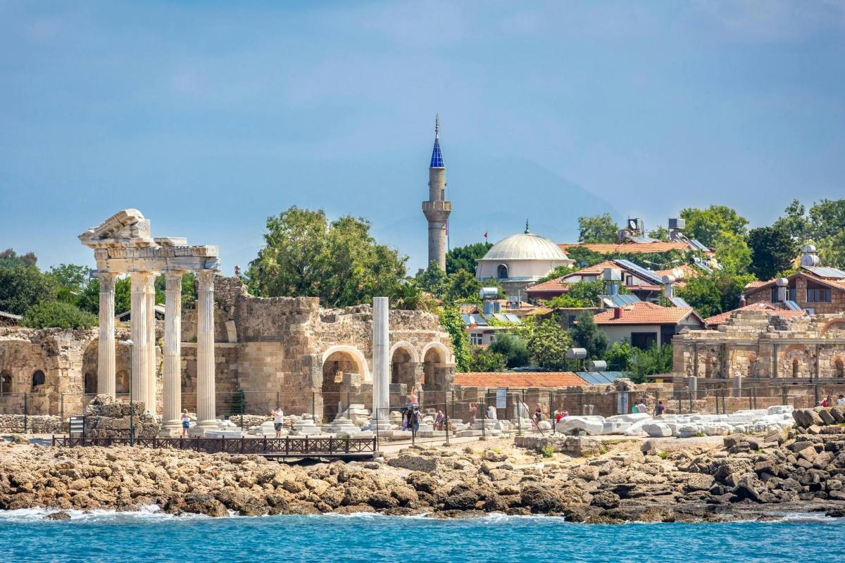 θέα της ακρόπολης από το νερό