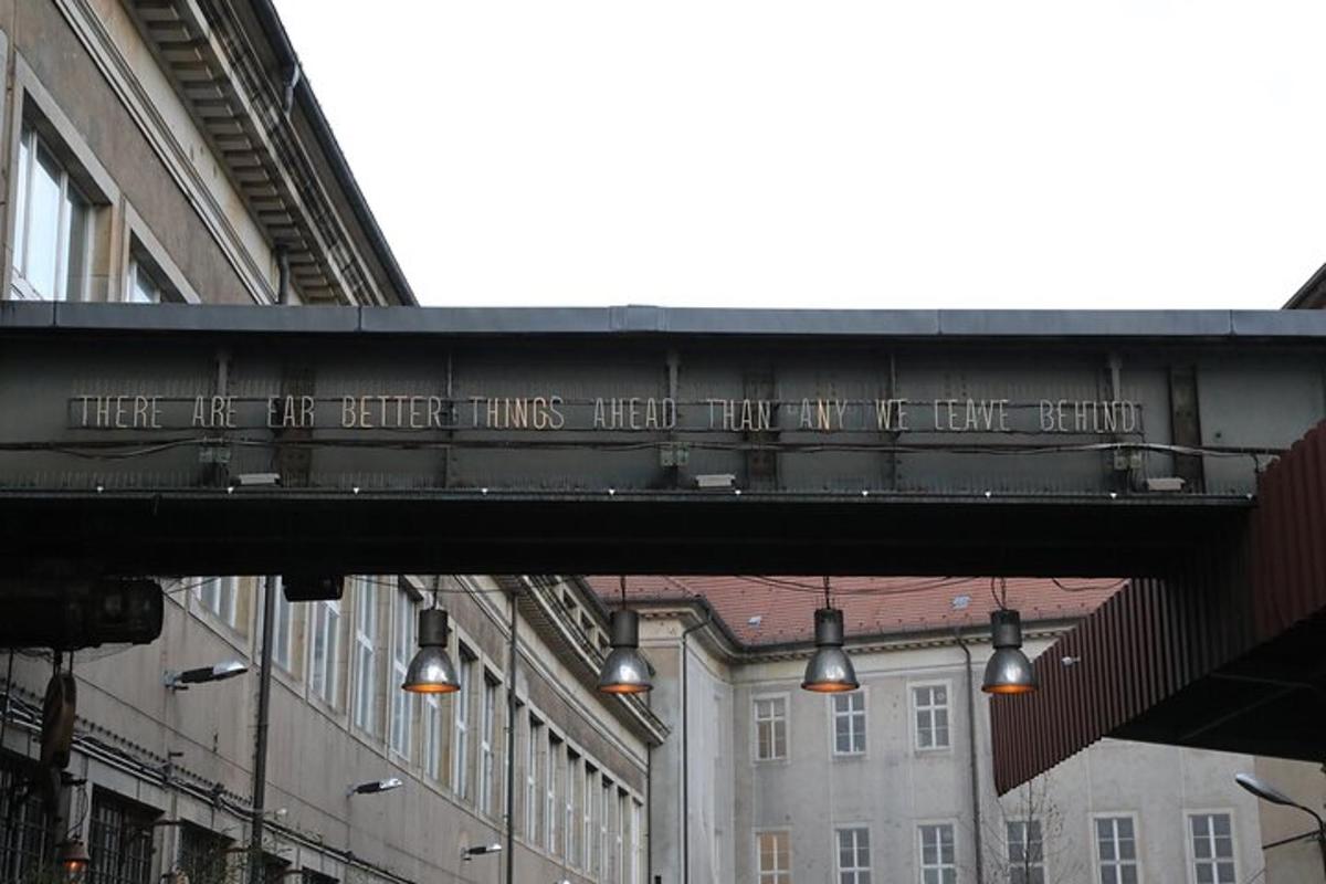 Un cartel que dice que su vida es mejor que cualquier parte de su edificio.