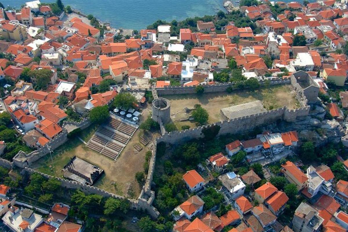 pemandangan udara bandar dengan bumbung merah