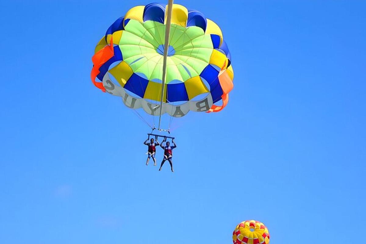 balon na vroč zrak v obliki srca