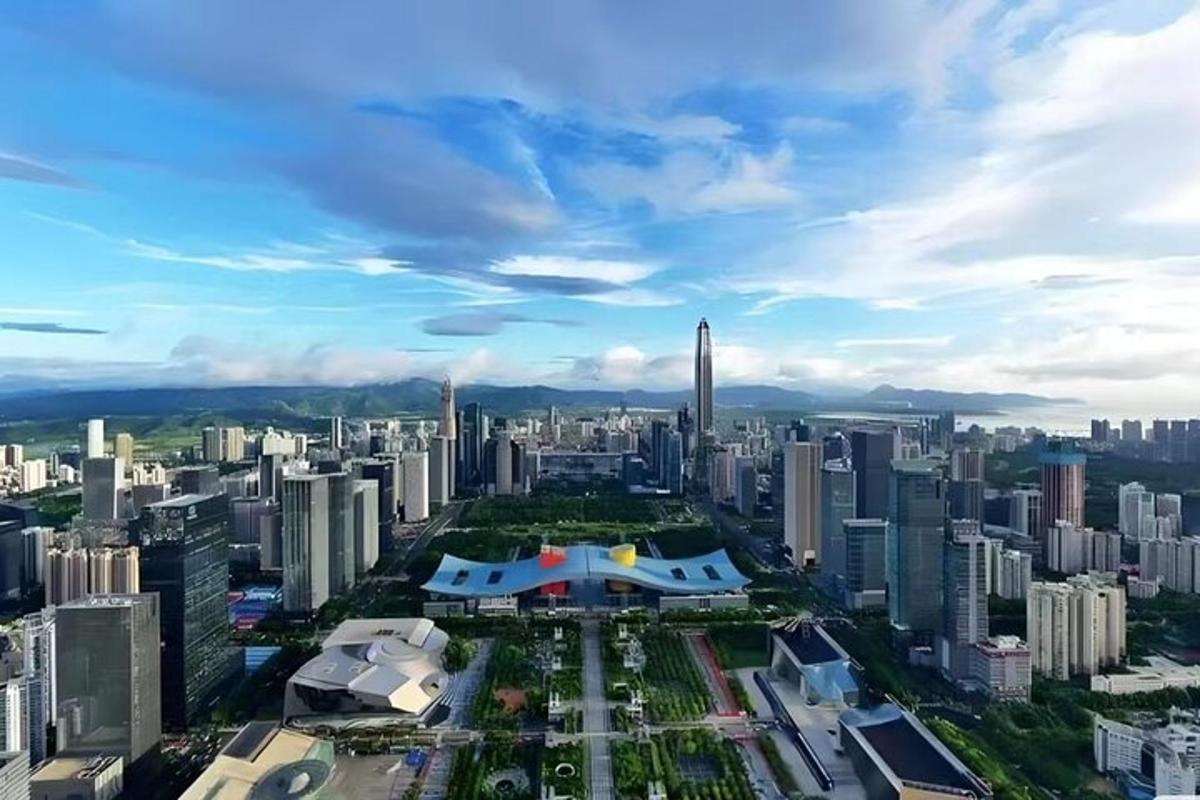 uma vista aérea de uma cidade com edifícios altos