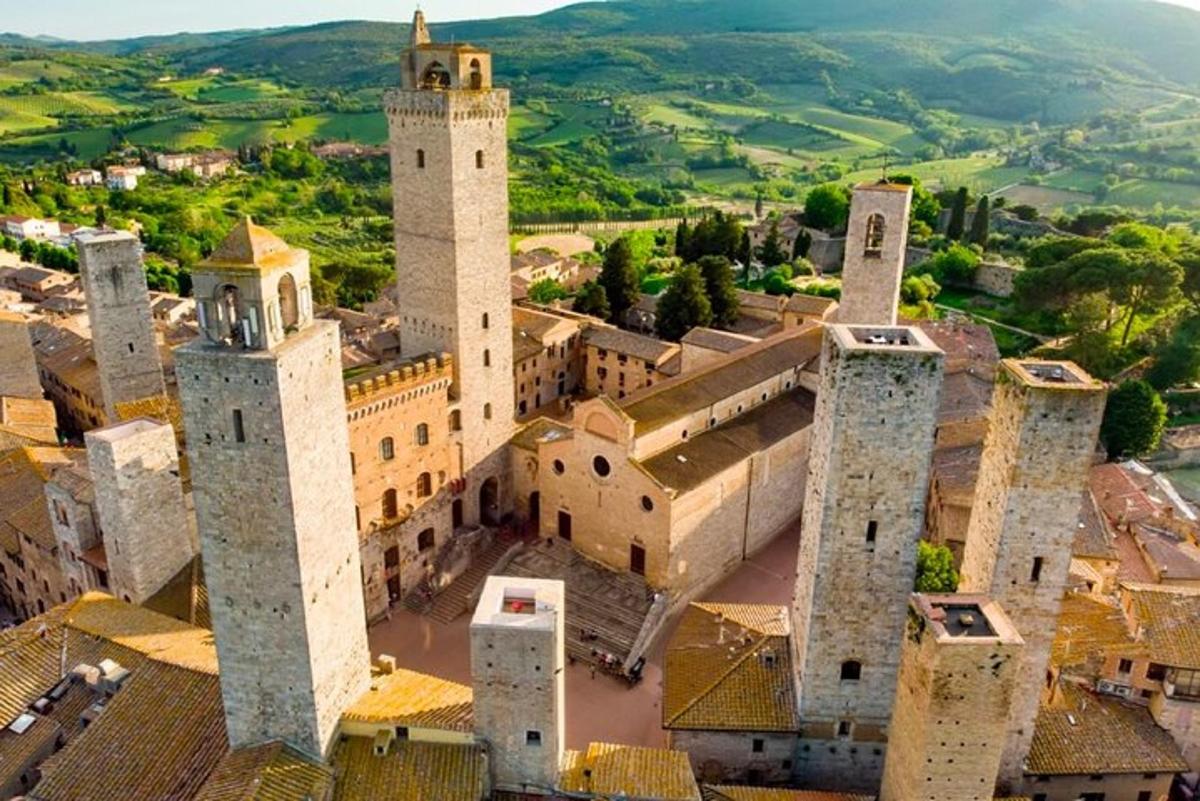 vista aèria d'un edifici amb torres