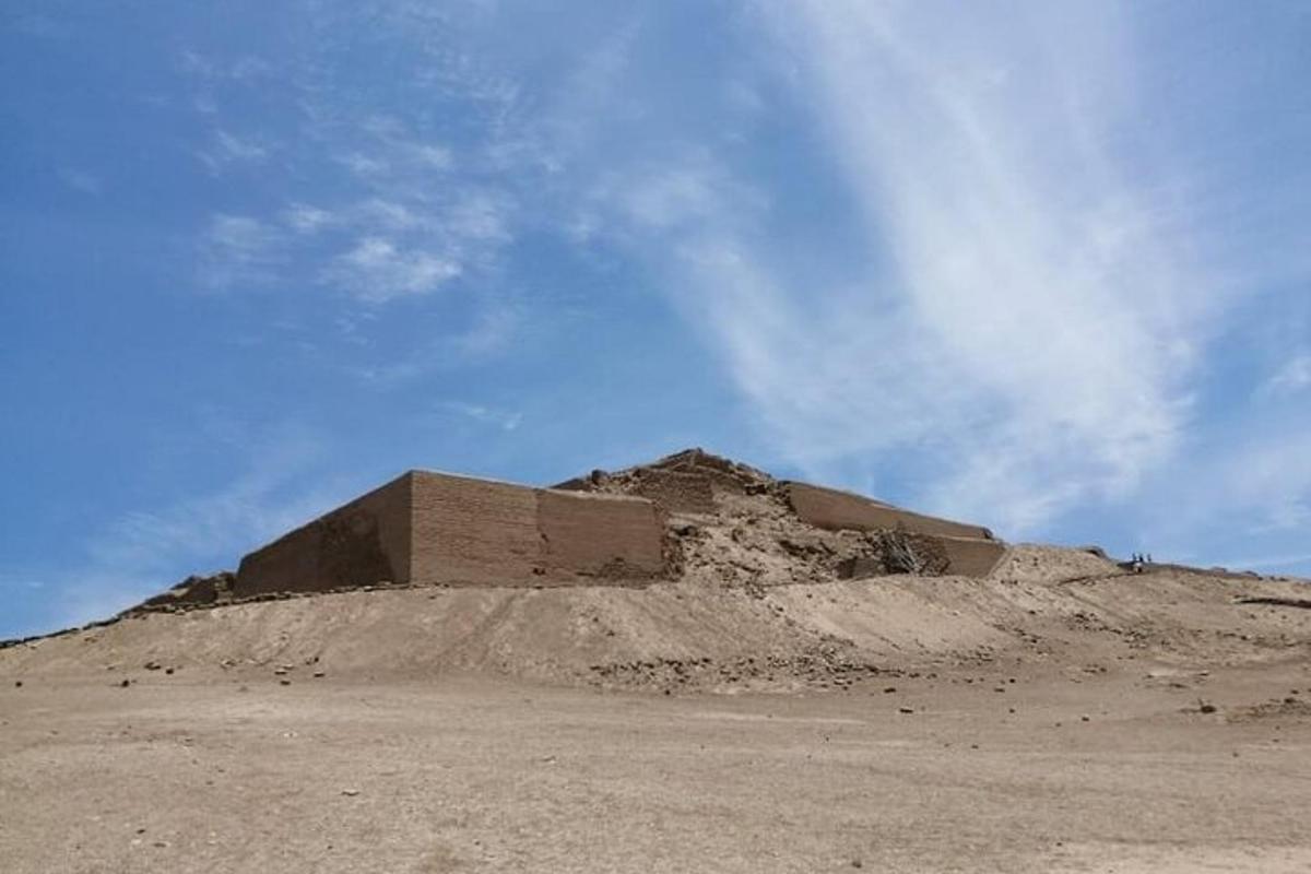un cumulo di sabbia in mezzo al deserto