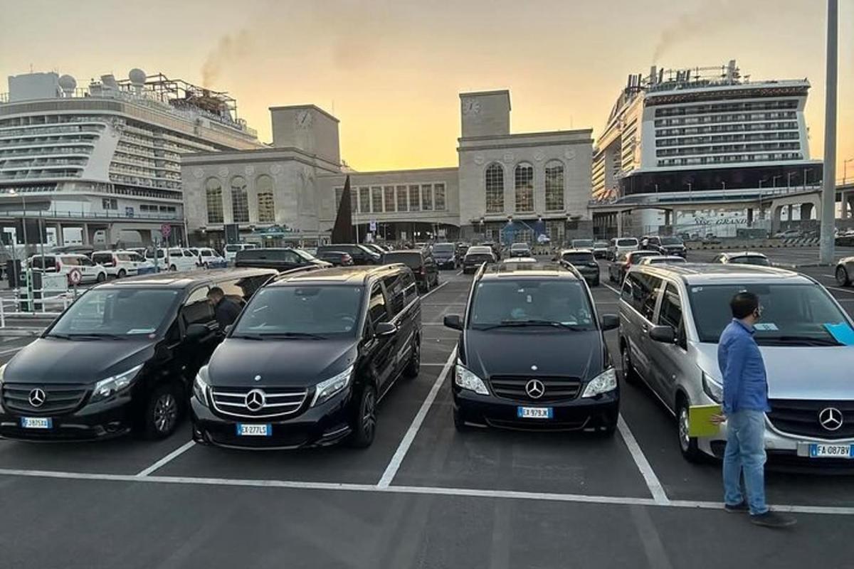 parkoviště plné aut ve městě