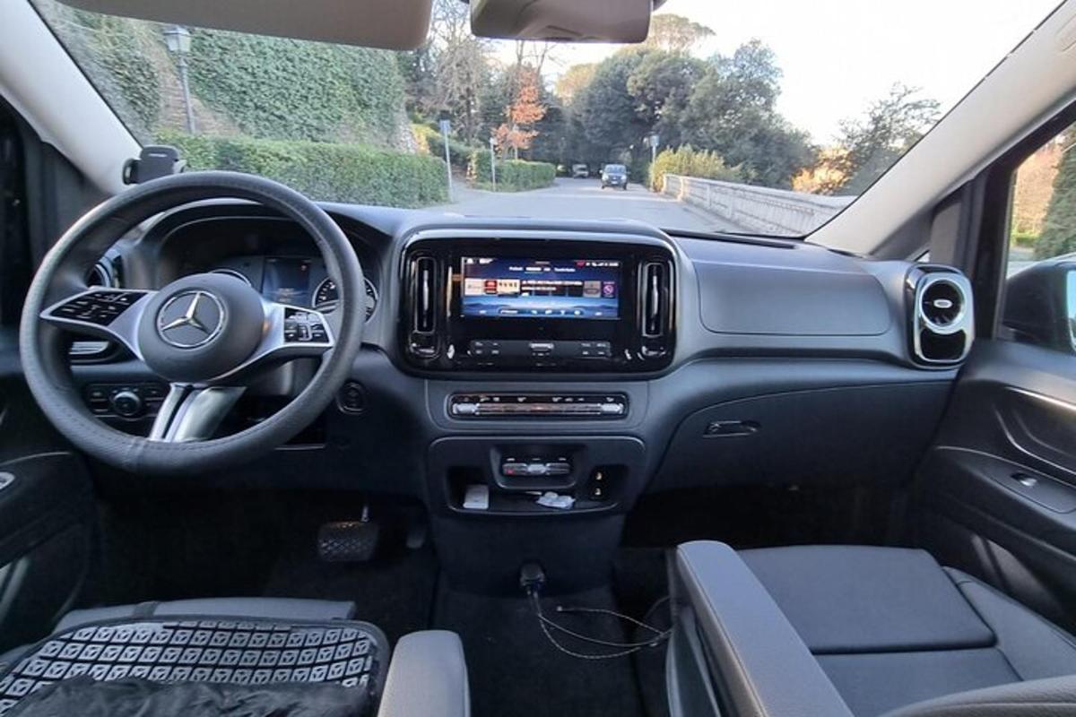 vaade Mercedes-Benzi auto armatuurlauale
