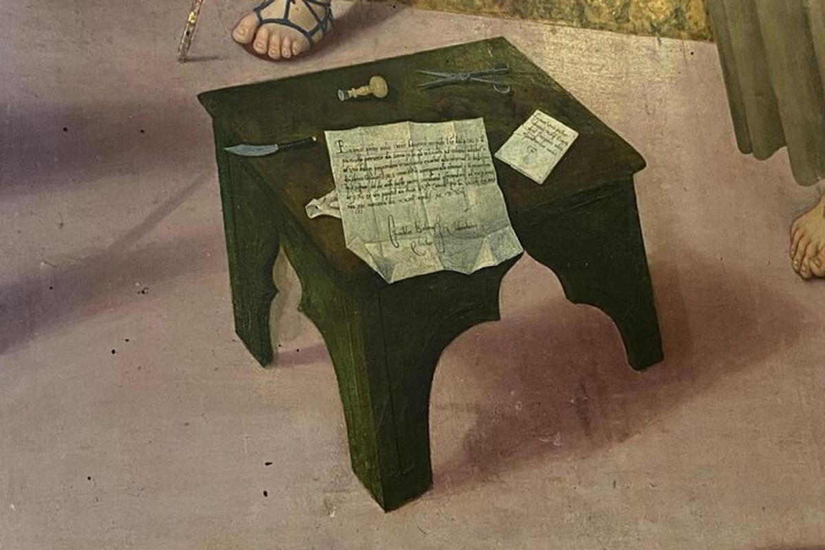 Una pintura de un objeto verde con papeles encima.