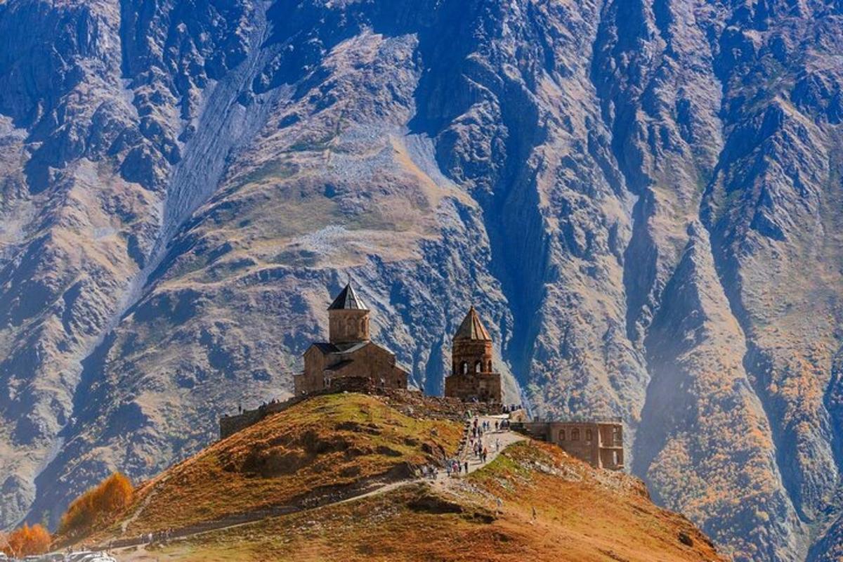 замок на вершині гори