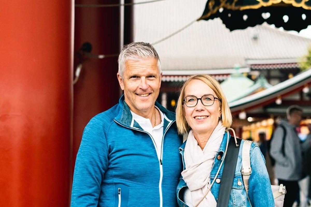 mees ja naine seisavad teineteise kõrval